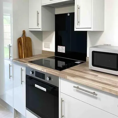 Modern Flat Near Train Station With Free Parking Apartment Cambridge Exterior photo